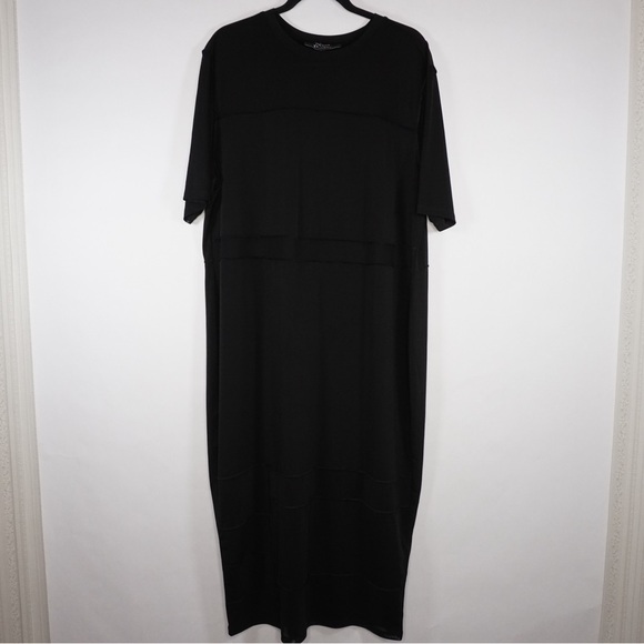 Nina Parker Black Short Sleeve Mesh
Midi Dress - Picture 2 of 7